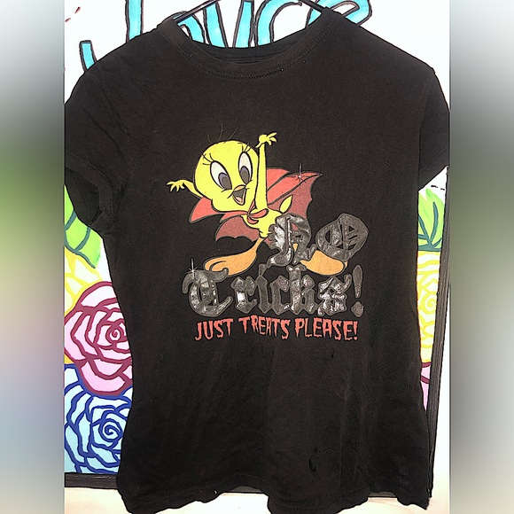 Looney Tunes Tweety Bird shirt 🐥 - Picture 1 of 4